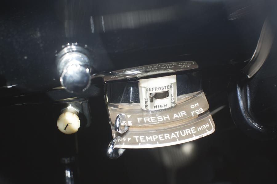  Cadillac Series 60 Special Town Car by Derham 1941 года  (фото 9 из 38)